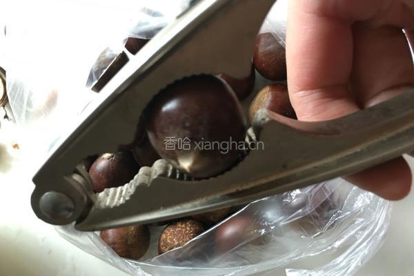 油栗清炖鸡的做法图解4