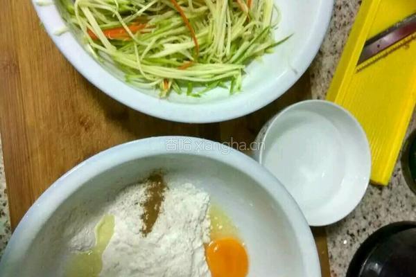 西葫芦饼的做法图解2