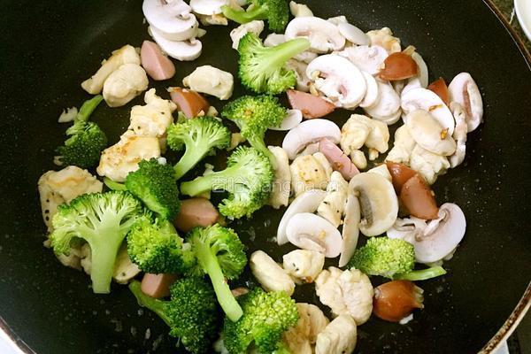 菠菜奶汁意面的做法图解8