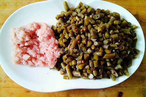 酸豆角炒肉末的做法图解2