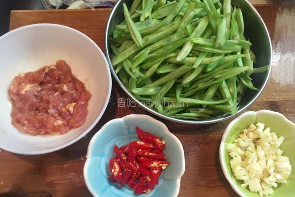 肉末四季豆角的做法图解1