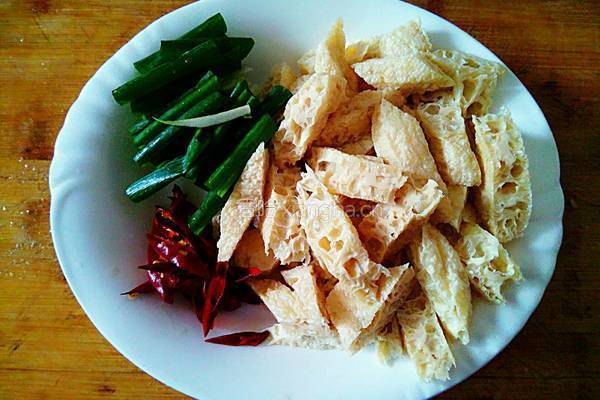 炝拌黄瓜脆豆腐的做法图解3