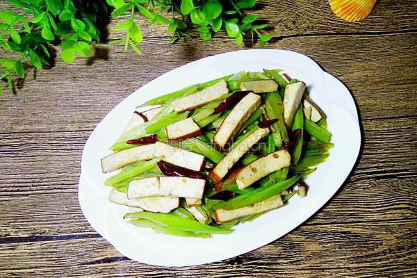 芹菜炒熏干的做法图解6
