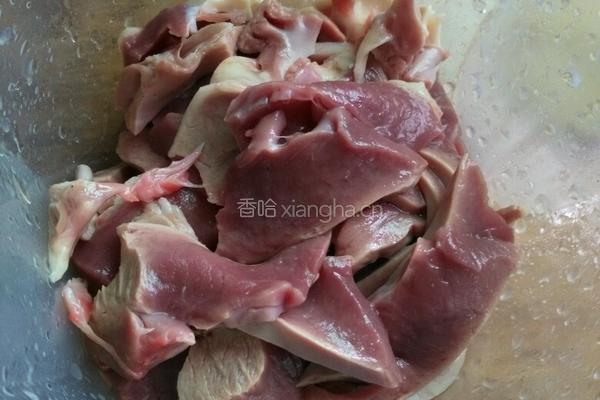 青红椒炒猪心的做法图解2