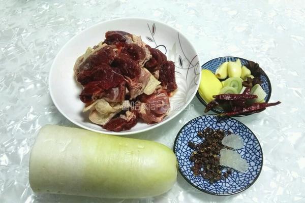 萝卜炖牛腩的做法图解1