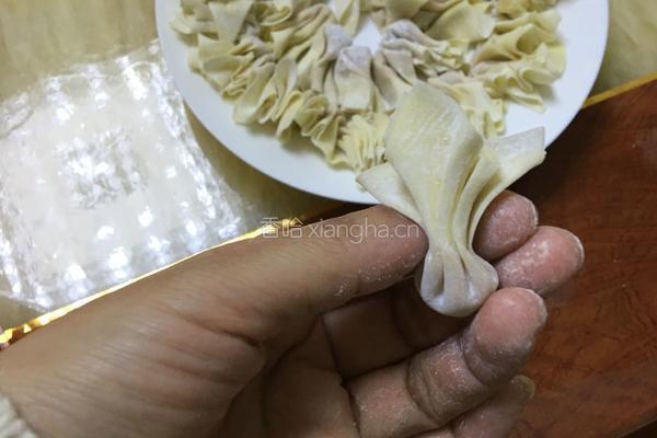 小金鱼馄饨的做法图解2