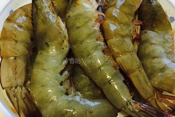 芝士烤海虾的做法图解1