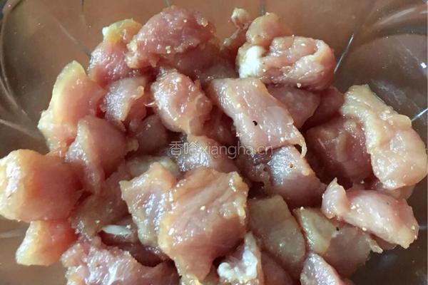 酸甜咕噜肉的做法图解1
