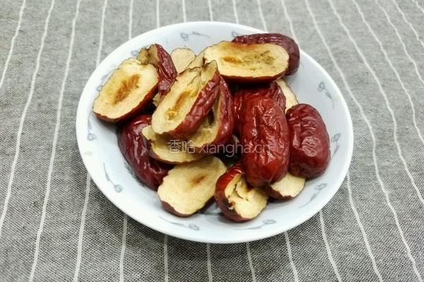 红枣燕麦黑米粥的做法图解2