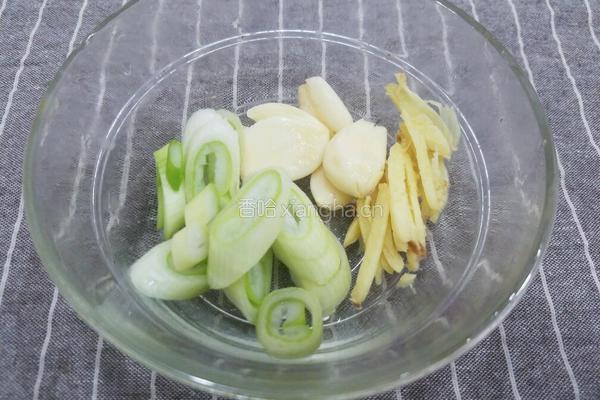 小蘑菇炒肉丝的做法图解4