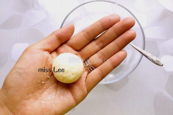 蛋白椰丝球的做法图解6
