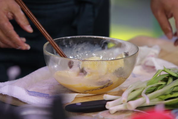 CCTV7食尚大转盘椒盐煎鱼的做法图解5