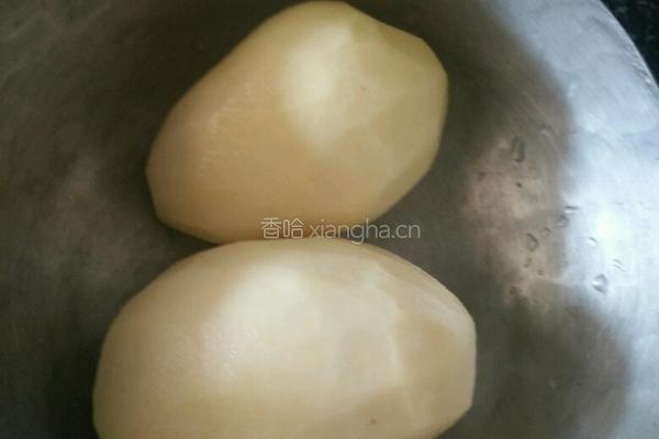 拔丝土豆的做法图解1