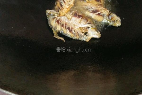 蚝油焖黄鱼的做法图解3