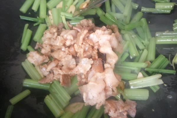 芹菜炒肉的做法图解9
