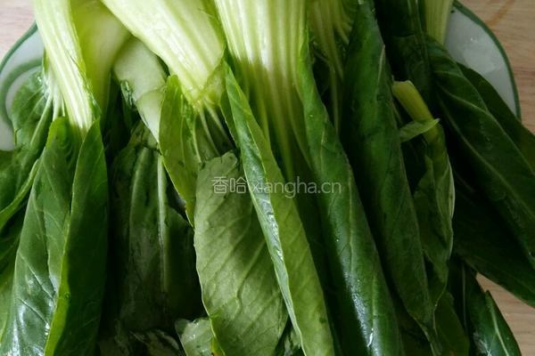 油菜炒香菇的做法图解1