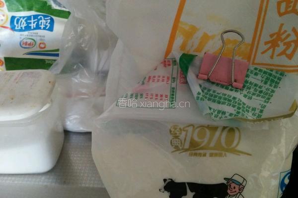 奶香椰蓉小面包的做法图解1