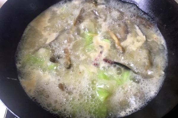 青笋炖泥鳅的做法图解7