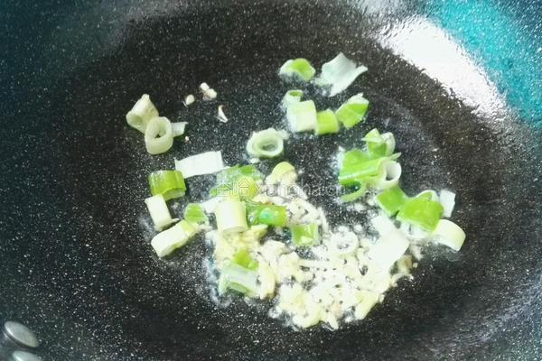 砂锅白菜冻豆腐的做法图解2