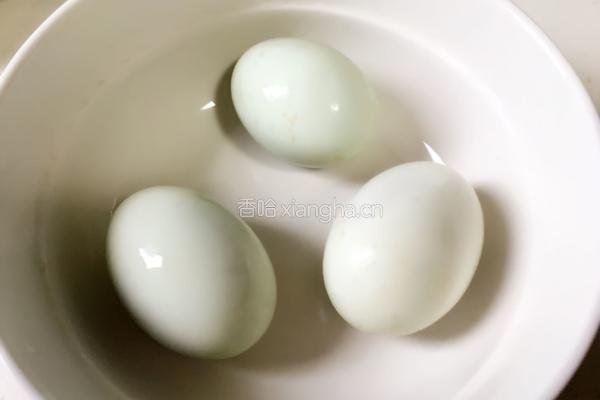 赛蟹黄玉米粒的做法图解2