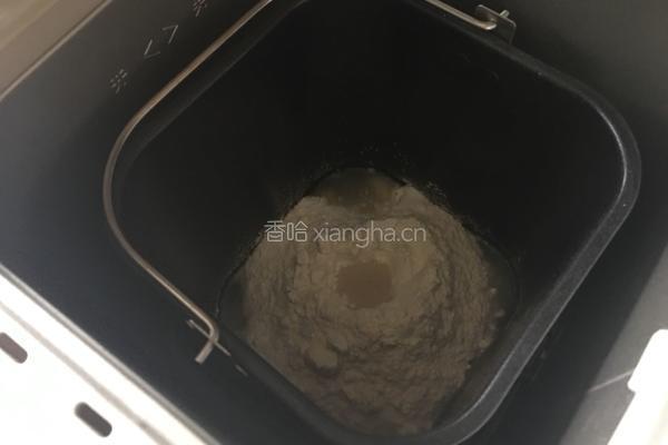 豆沙花朵面包的做法图解1