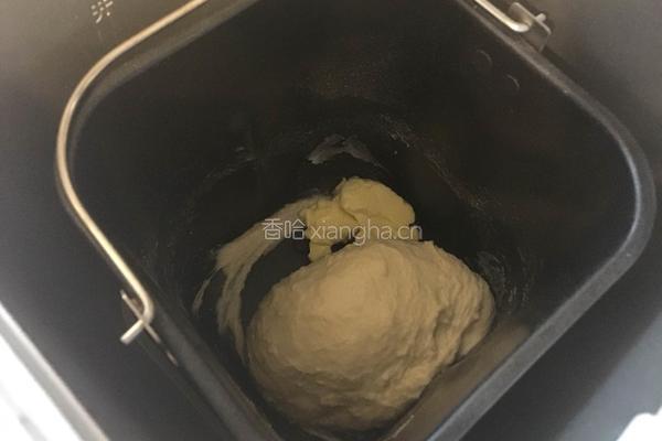 豆沙花朵面包的做法图解2