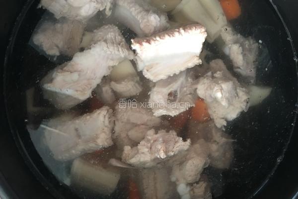 莲藕海带排骨汤的做法图解7