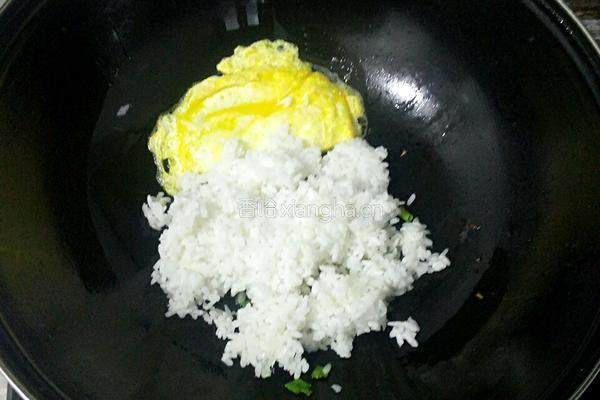 火腿炒饭的做法图解4