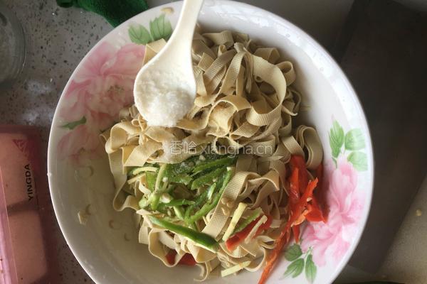 青椒拌干丝的做法图解5