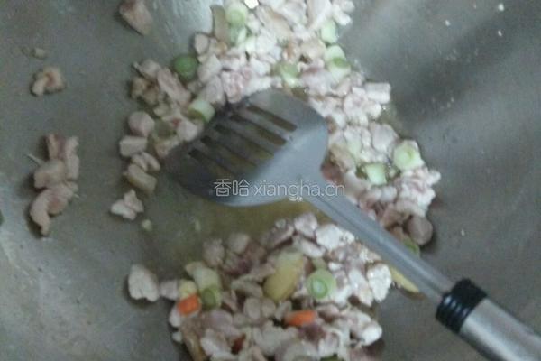 香菇豆角肉丁塌锅的做法图解2