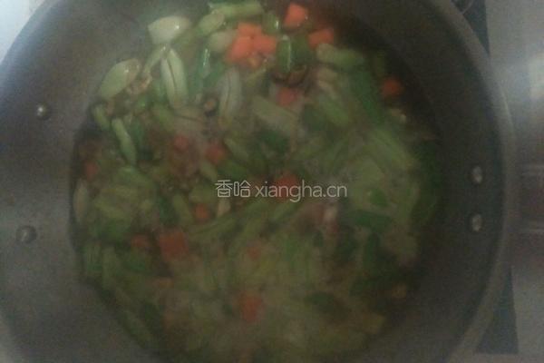 香菇豆角肉丁塌锅的做法图解7