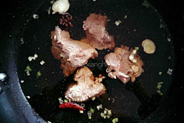 清炖脊骨酸菜的做法图解8