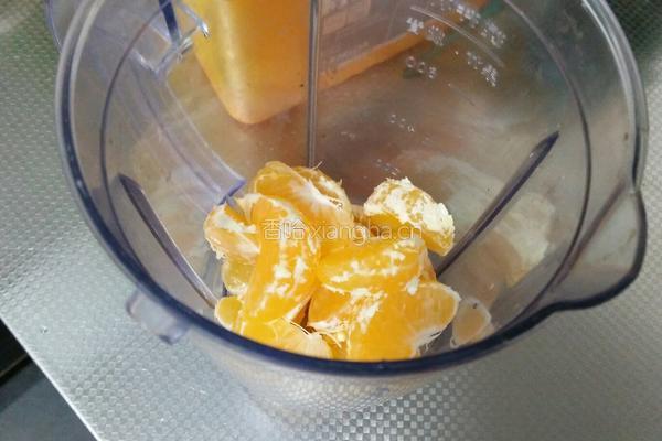 橘子汁的做法图解2