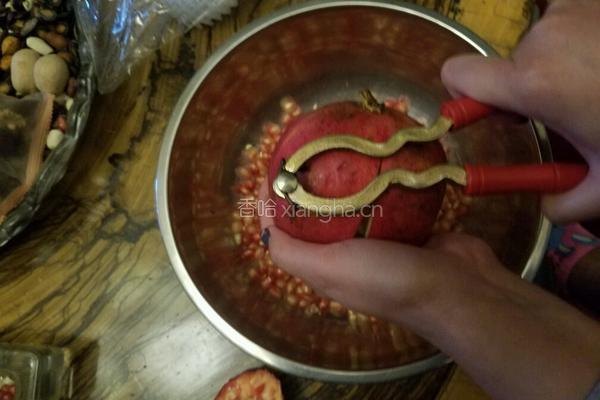 石榴速剥的做法图解5