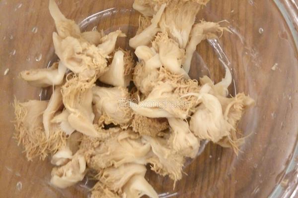 排骨玉米猴头菇虫草花汤的做法图解2