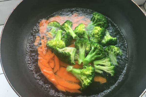 西兰花炒牛肉的做法图解1