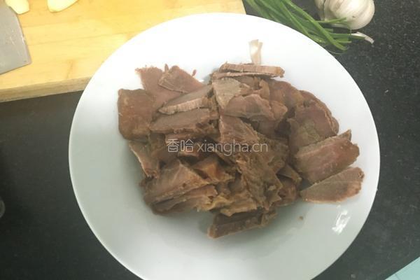 西兰花炒牛肉的做法图解2