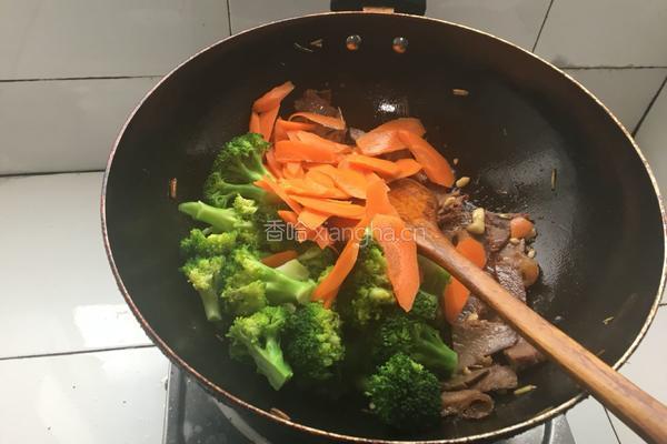 西兰花炒牛肉的做法图解6