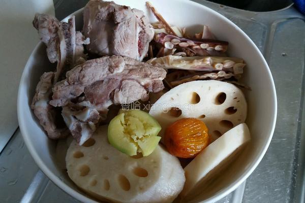 章魚豬骨蓮藕湯的做法图解4