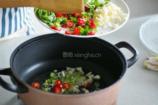 芹菜腊肉的做法图解4
