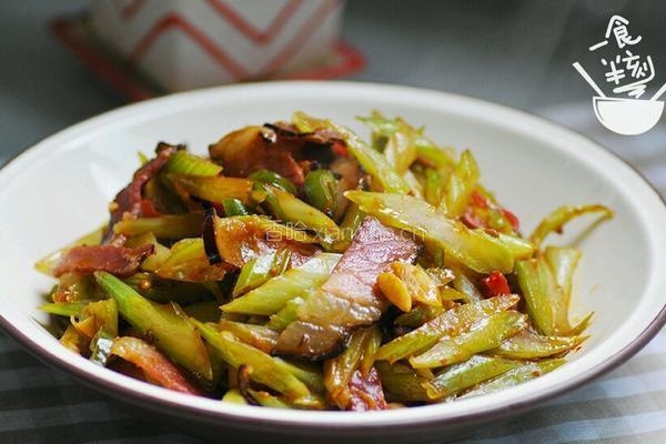 芹菜腊肉的做法图解7