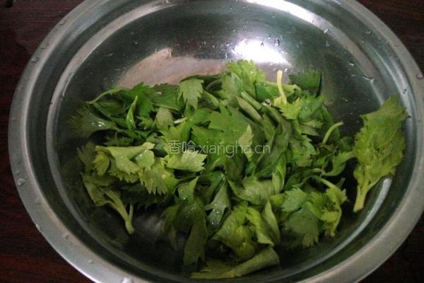 黑芝麻芹菜卷的做法图解1