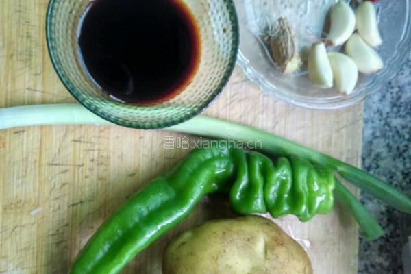 酱辣土豆丝的做法图解1