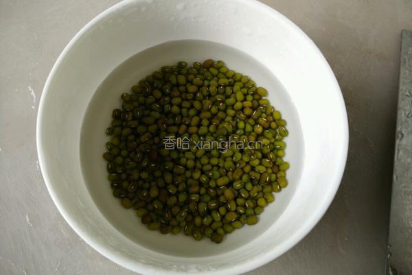 莲藕大骨汤的做法图解2