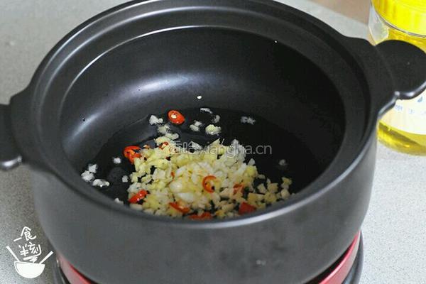 砂锅花甲粉的做法图解5