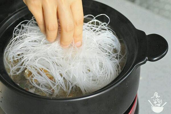 砂锅花甲粉的做法图解9