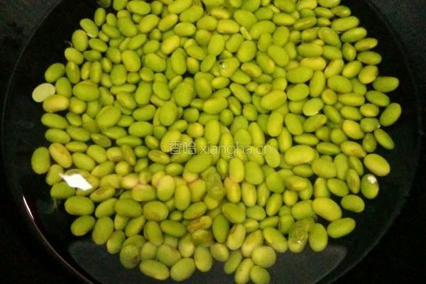 毛豆炒萝卜干的做法图解2
