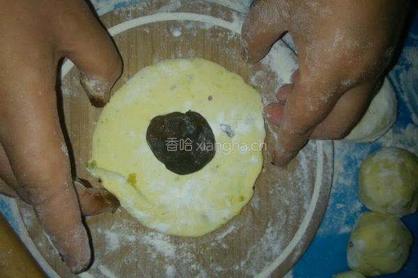 南瓜豆沙饼的做法图解8
