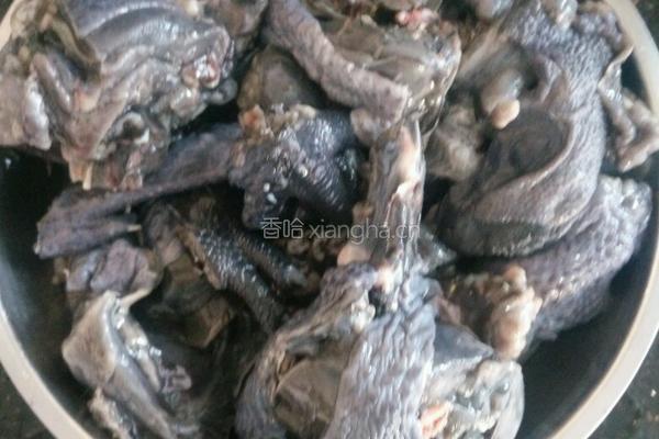 椰子煲乌鸡的做法图解1