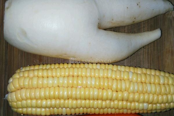 萝卜玉米香菇排骨汤的做法图解2